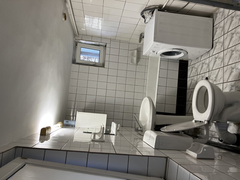 Aparatorii Patriei, statie metrou 1 min.