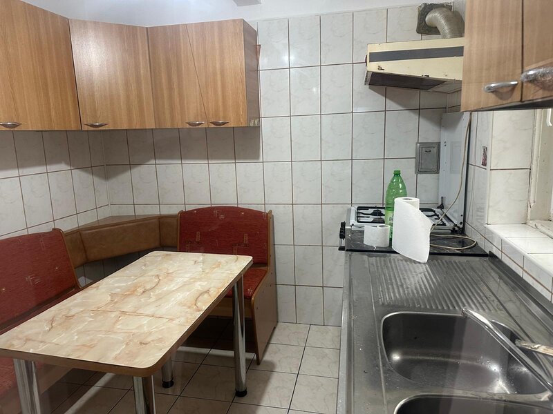 Aparatorii Patriei, statie metrou 1 min.