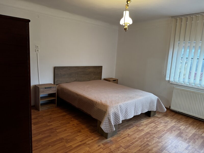 Aparatorii Patriei, statie metrou 1 min.