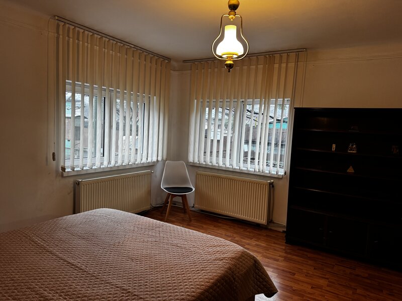 Aparatorii Patriei, statie metrou 1 min.