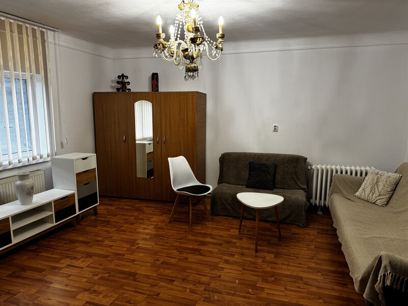 Aparatorii Patriei, statie metrou 1 min.