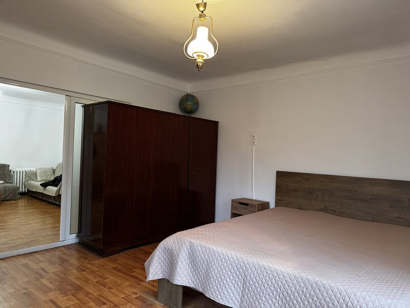 Aparatorii Patriei, statie metrou 1 min.